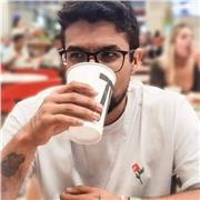Graduando do curso de Letras,(português/inglês) com experiência em tradução, tanto com textos técnicos, quando literários